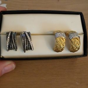 2 pairs of earrings